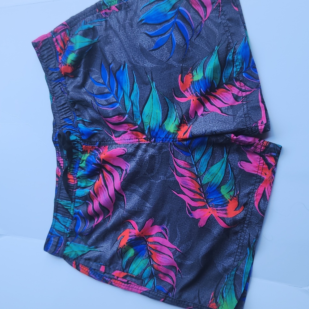 EUC mens "Aeropostale" board trunks